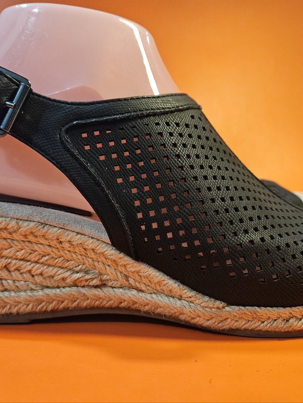 Easy Street Wedge Peek Toe Sandals. Size 8 Bin 2 - Picture 2 of 10